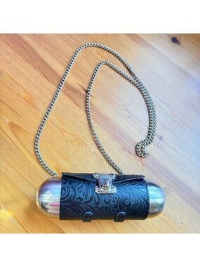 Geranium vintage black and silver metal and steel capsule bag